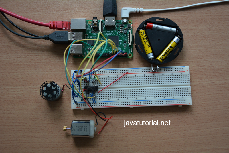 Raspberry Pi circuit with L293D and two DC motors